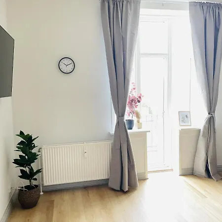 Aday - The Swanky Daire *